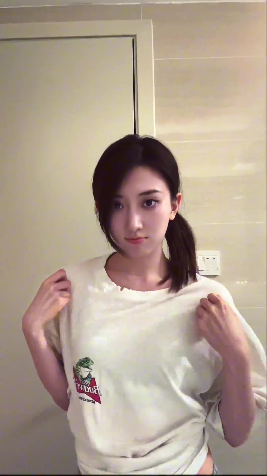 jinnianhui金年会主持唯嘉分享视频：每日一曲，舞蹈已然融入了我的生命！