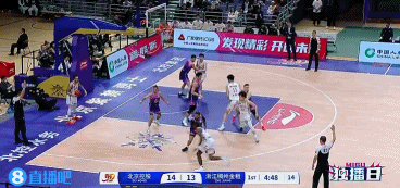 金年会体育真够难的！吴前接球晃过防守命中漂移三分