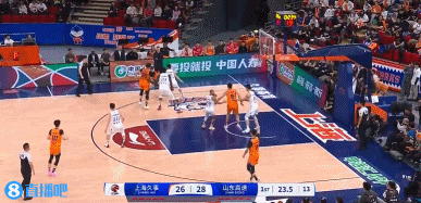 金年会金字招牌信誉至上😤猛虎下山！上海多诺万-威廉姆斯单臂炸裂隔扣2米21的库马杰！