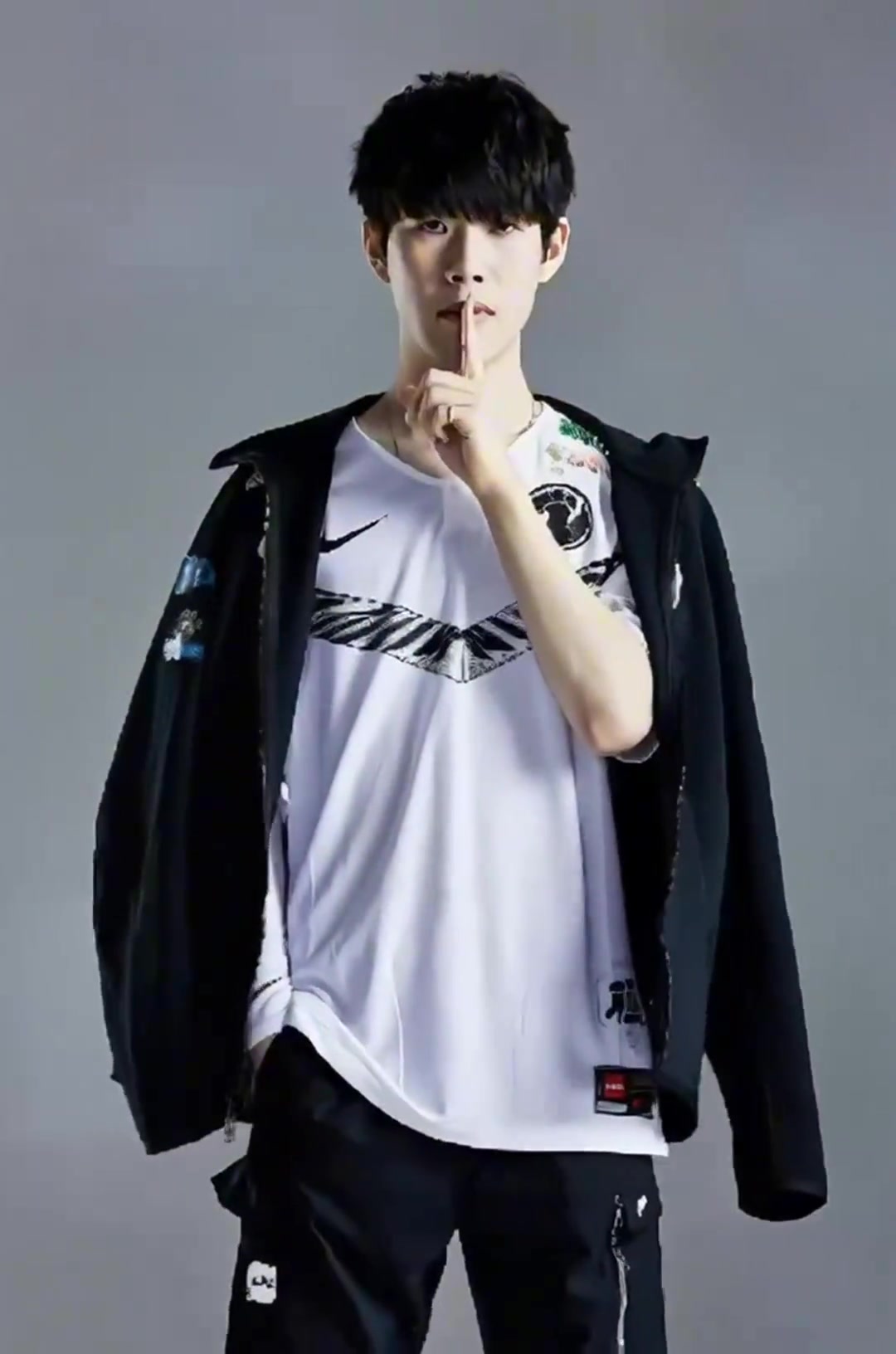 jinnianhui金年会TheShy选手发布混剪视频：我的成长来时路