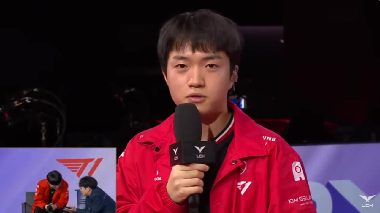 金年会Keria采访祝贺Faker千场 导播把在分析台的Faker画面切进来了