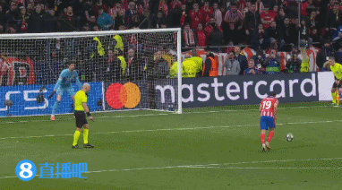 金年会🤔阿尔瓦雷斯点射破门后,西蒙尼做“两次触球”手势嘲讽争议判罚