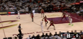 金年会体育叫我话事人🥵！杰罗姆季后赛首秀15中10砍下28分 末节独得16分