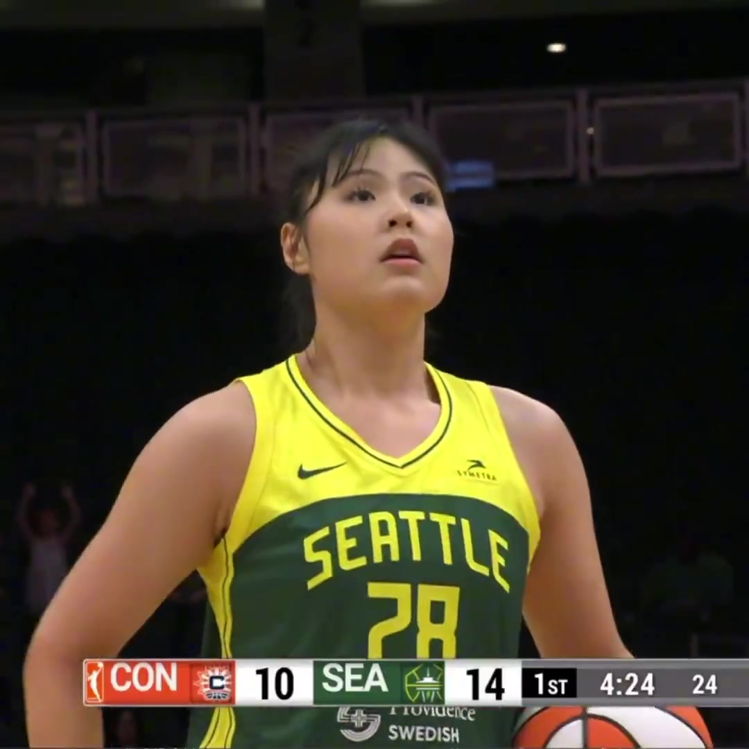 金年会15分10板均创生涯新高！李月汝风暴季前赛首秀 首节就独得9分🔥