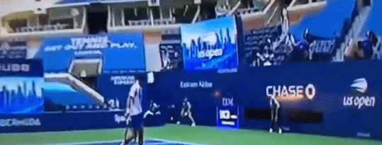 金年会体育脚踢网球击中司线员！穆塞蒂：是巧合，我不想伤害任何人