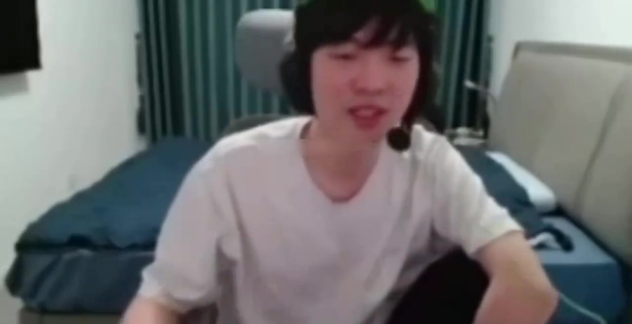 金年会Cryin：今年T1感觉没啥戏 Doran遇到打不过的硬送 怎么跟Bin打啊