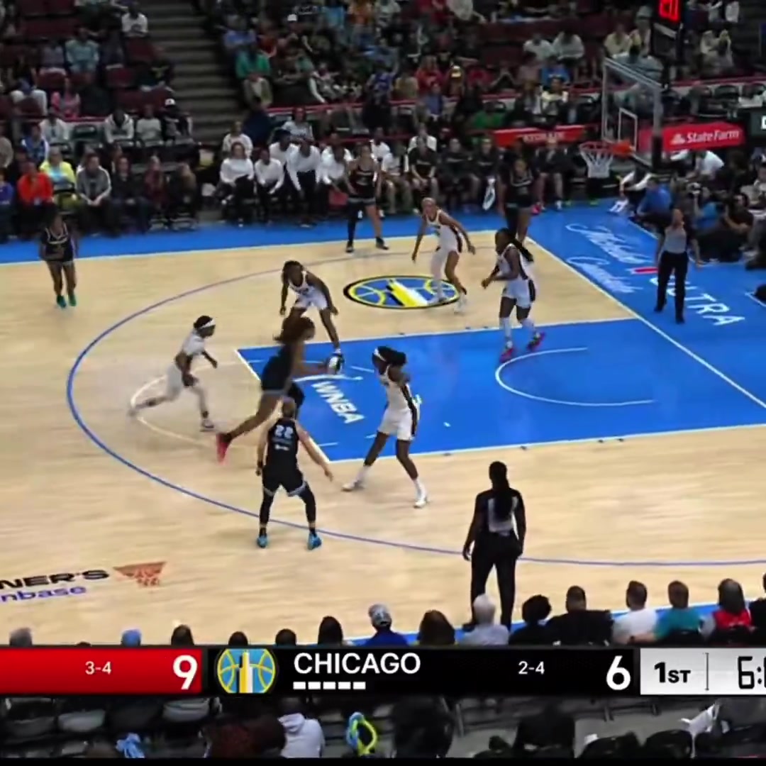 金年会WNBA火辣悍将🤣里斯近在咫尺的上篮荒腔走板 美媒绷不住了~